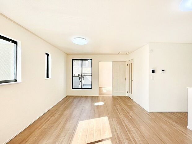 家族団らんの時間も増えそうなくつろぎのリビングダイニング。   