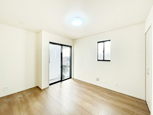 使いやすい形でベットや家具の置き方にも困ることもありません。