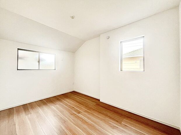 2面採光なので、明るく風通しも良く心地良い生活が送れます。