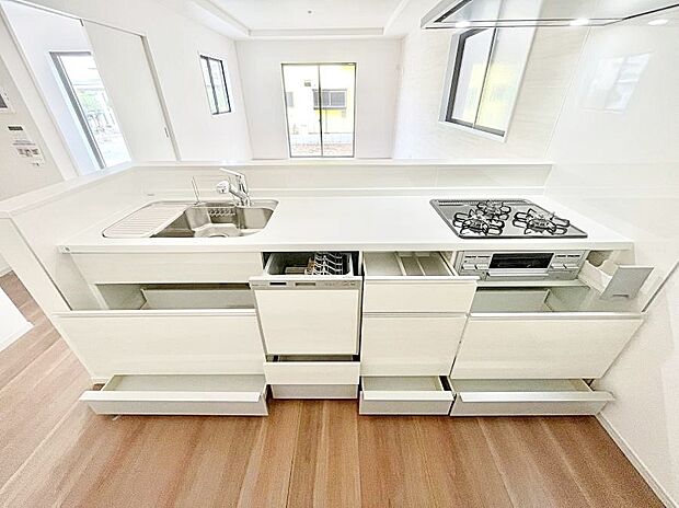 使いやすさを優先したスライド式収納タイプ!