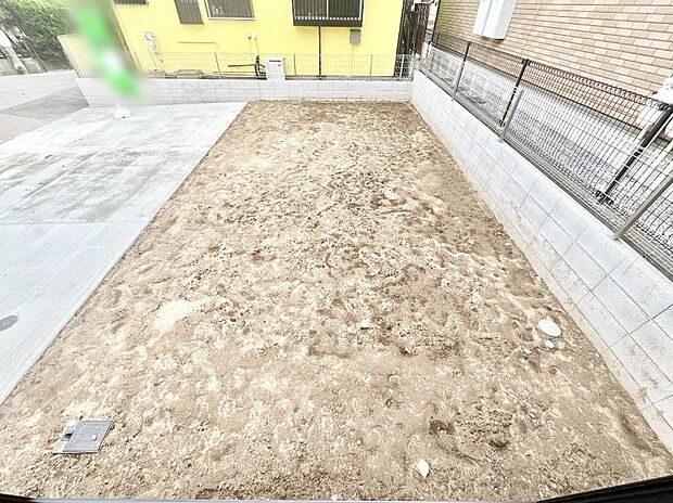 ガーデニングや家庭菜園も楽しめるお庭付き。