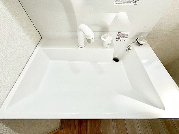 ハンドシャワー付き！使いやすい洗面台。