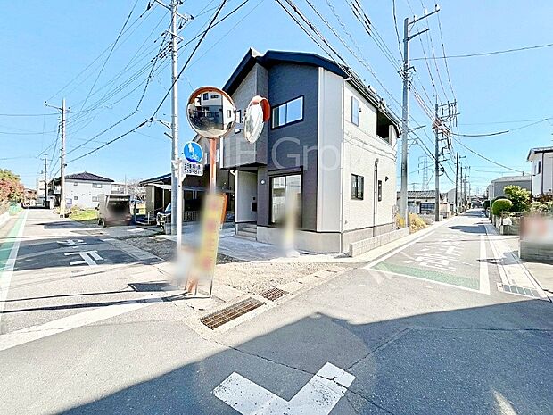 角地なので日当たりも良く、お家が堂々として見えます。