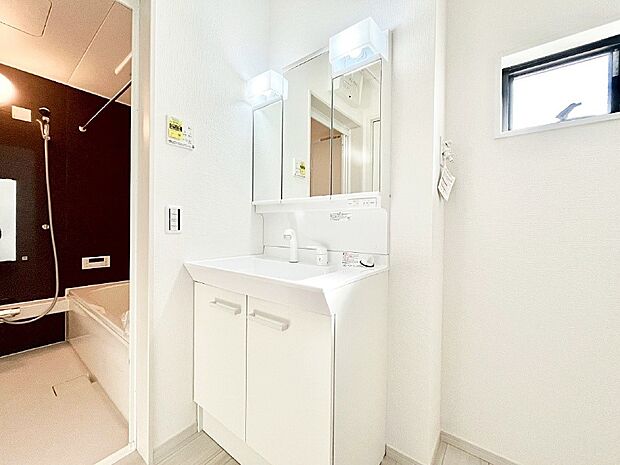 清潔感のある快適空間です。毎日の身支度も気持ち良くお使い頂けます。