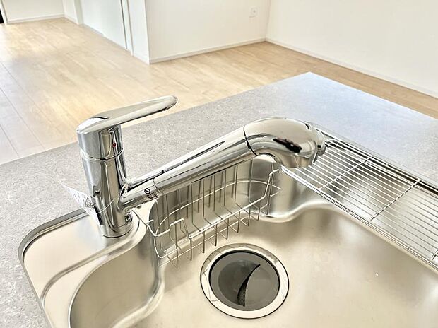 いつでも清潔なおいしいお水を。一つの水栓で水道水と浄水を使い分け。