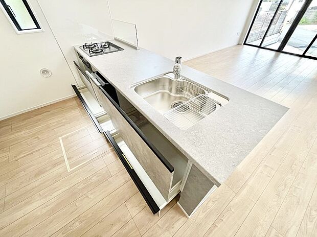 使いやすさを優先したスライド式収納タイプ!