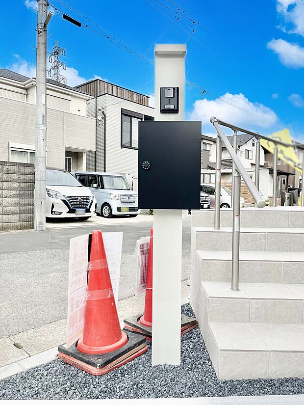 シンプルデザインのポスト。