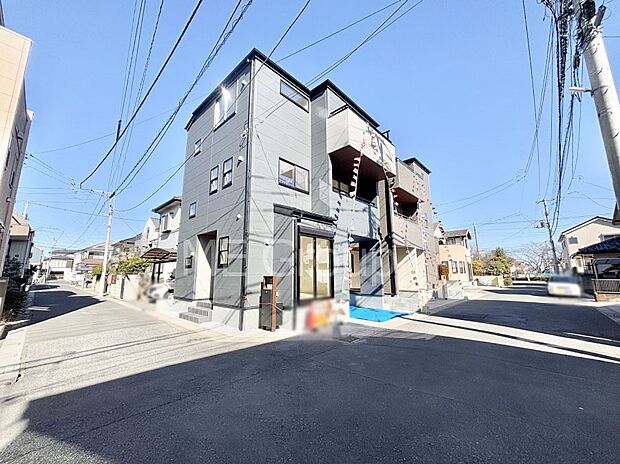 前面道路はきちんと整備されています