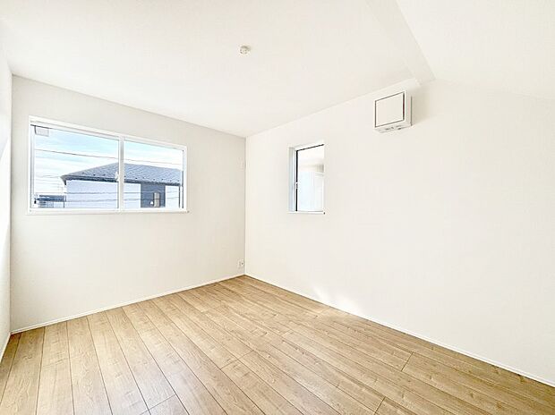 使いやすい形でベットや家具の置き方にも困ることもありません。