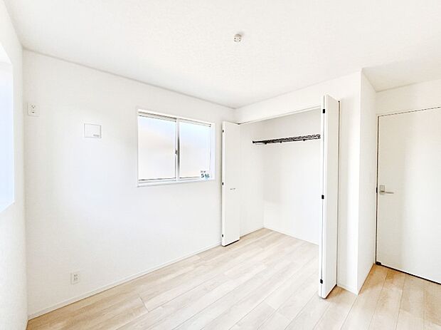 クローゼット付きのお部屋でスッキリとした空間でゆったり寛げます！