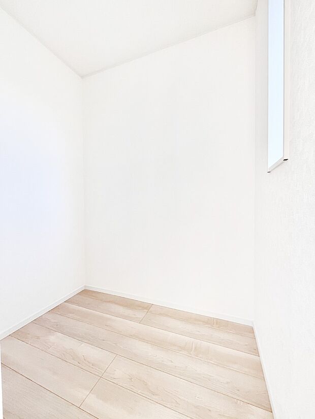 季節の衣類もスッキリ収納！大容量の収納力が魅力的なWIC付きです。