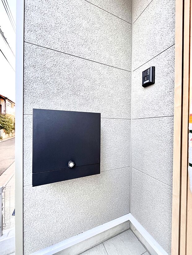 シンプルでスタイリッシュなポスト  