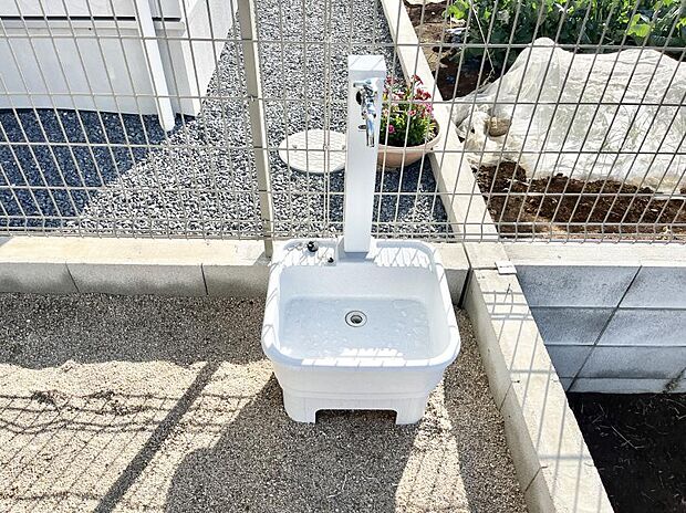 外水栓があると、庭のお手入れやちょっとした手洗い・洗車に便利です！ 