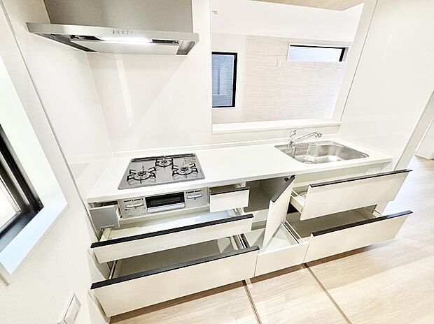 使いやすさを優先したスライド式収納タイプ！