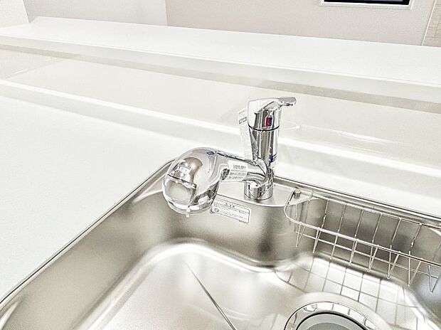 いつでも清潔なおいしいお水を。一つの水栓で水道水と浄水を使い分け。