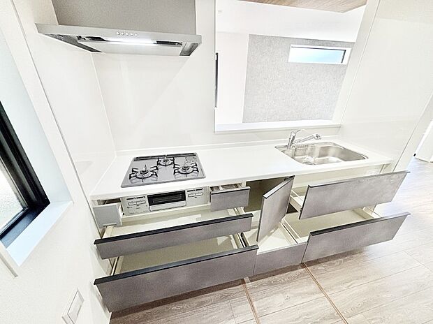 使いやすさを優先したスライド式収納タイプ!