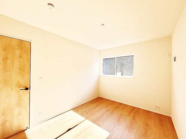 窓からのやさしい光が心地よいプライベートルーム