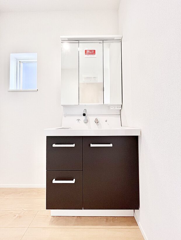 収納力と機能性に優れた洗面化粧台