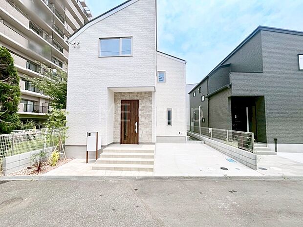 たっぷりの陽光と心地よい風が舞い込む住まい