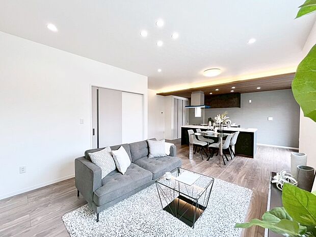 ゆとりある広さが嬉しいリビングは家族みんなの憩いの空間です