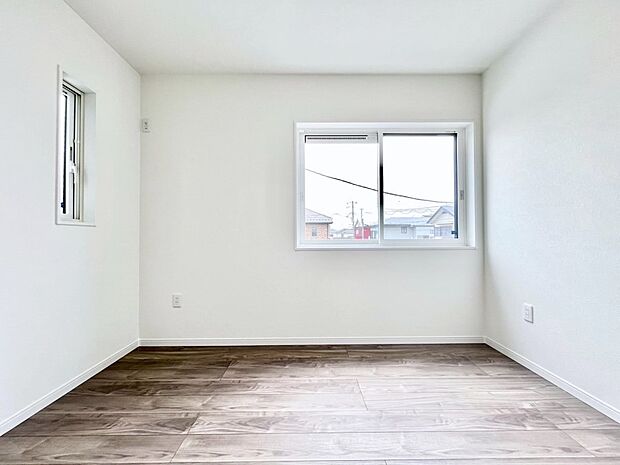 使いやすい形でベットや家具の置き方にも困ることもありません。