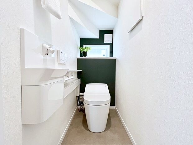 お掃除しやすく見た目もスタイリッシュなタンクレス!