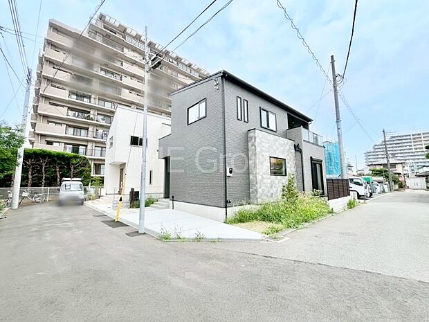 角地なので日当たりも良く、お家が堂々として見えます。