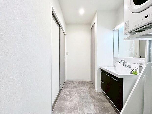 清潔感のある快適空間です。毎日の身支度も気持ち良くお使い頂けます。