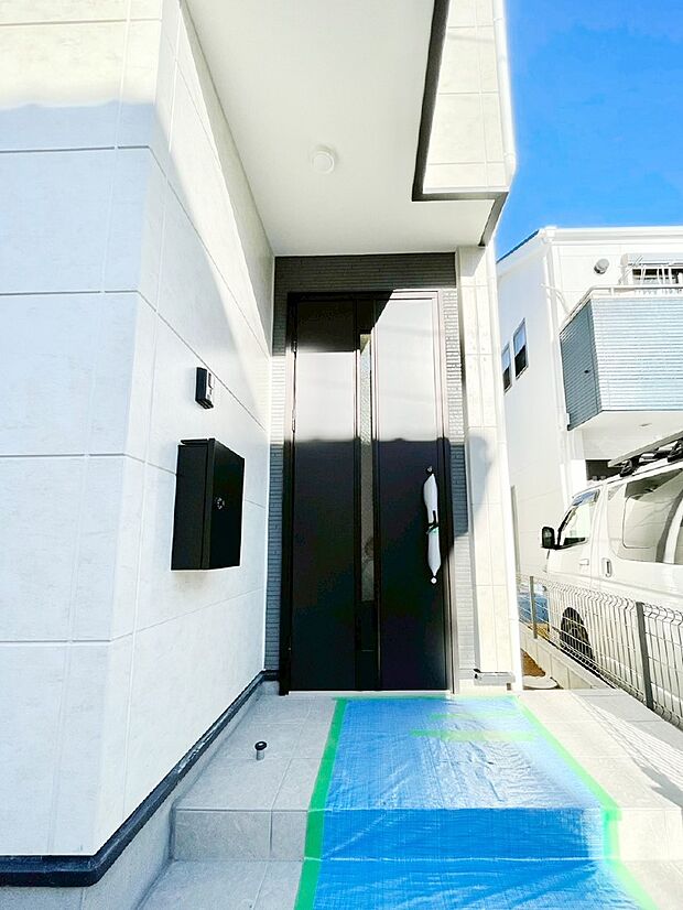 大切な家族、来客を出迎える玄関。