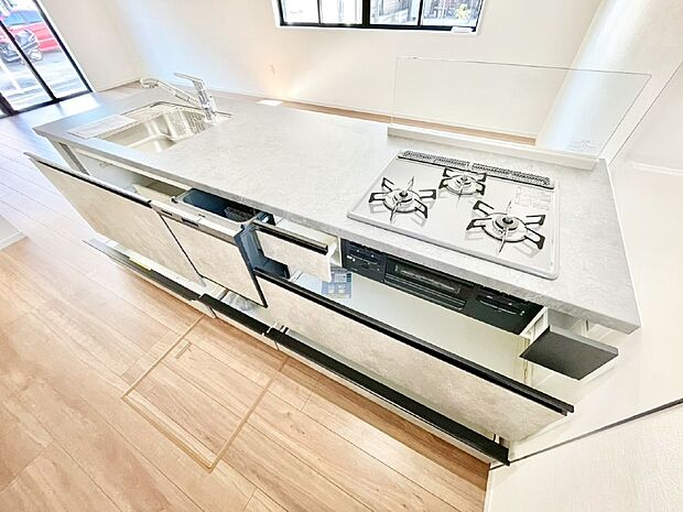 使いやすさを優先したスライド式収納タイプ!