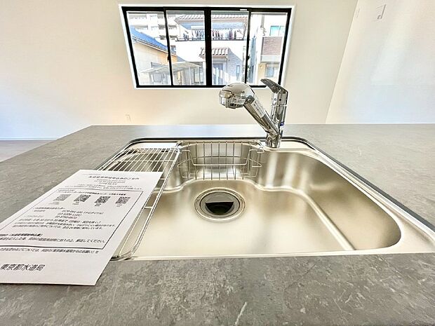 いつでも清潔なおいしいお水を。一つの水栓で水道水と浄水を使い分け。