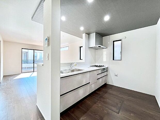 料理をしながらご家族との会話を楽しめる対面カウンターキッチン  