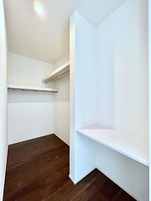 ウォークインクローゼット付きで生活空間を広く利用できます。