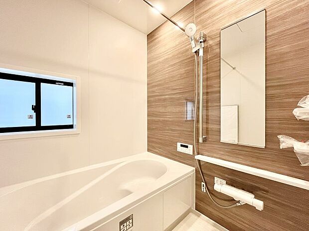 落ち着いた雰囲気でゆっくりお寛ぎいただけるバスルーム 