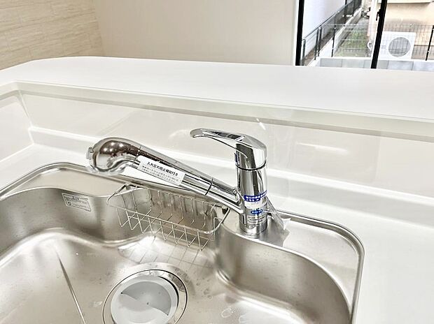 いつでも清潔なおいしいお水を。一つの水栓で水道水と浄水を使い分け。