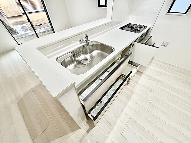 使いやすさを優先したスライド式収納タイプ！