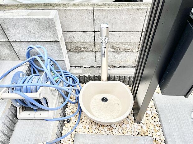 外水栓があると、庭のお手入れやちょっとした手洗い・洗車に便利です！  
