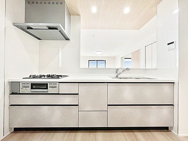 広々とした使い勝手の良いキッチンで日々のお料理も楽しくなりそう