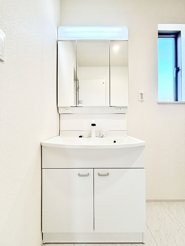 収納力と機能性に優れた洗面化粧台