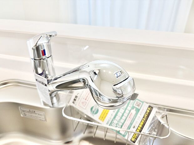 いつでも清潔なおいしいお水を。一つの水栓で水道水と浄水を使い分け。