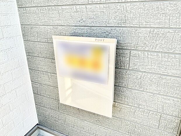 シンプルなデザインのポスト