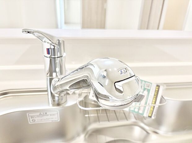 いつでも清潔なおいしいお水を。一つの水栓で水道水と浄水を使い分け。