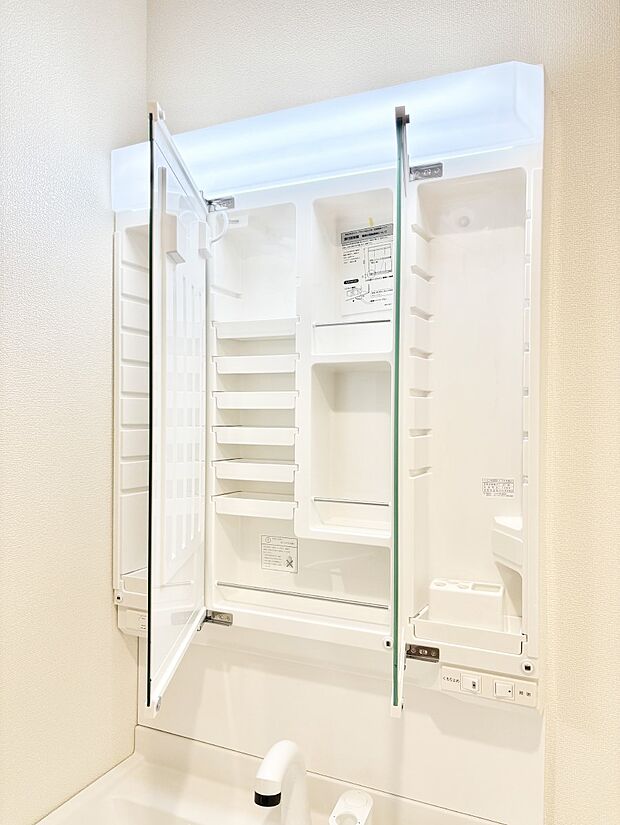 スイッチ1つで一定量の湯を浴槽に張ったり、保温や追い焚きが可能!