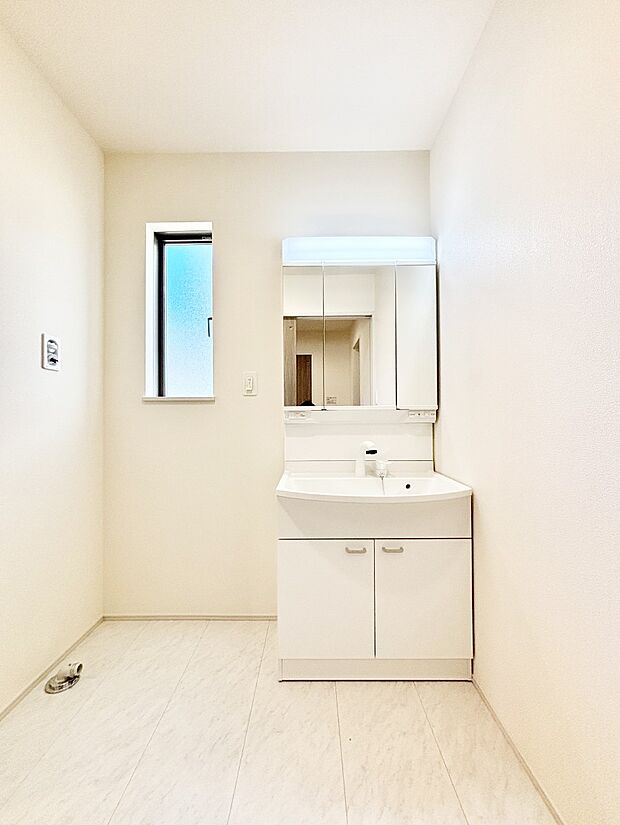 収納力と機能性に優れた洗面化粧台