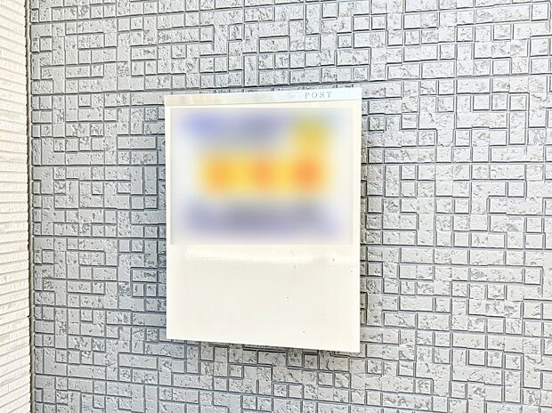 シンプルなデザインのポスト