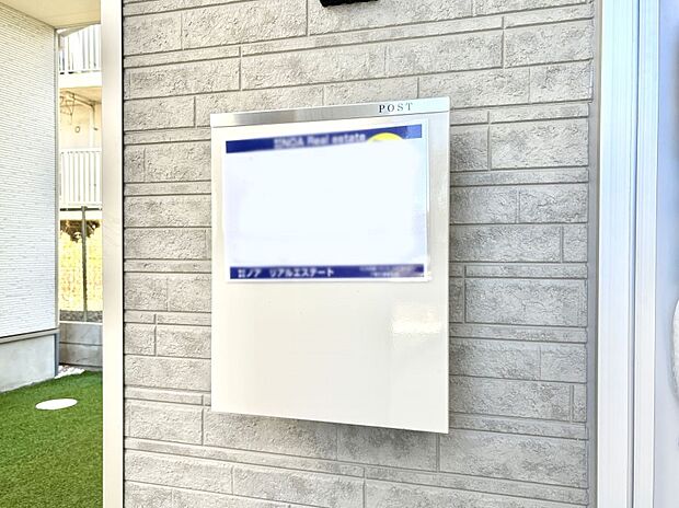 シンプルデザインのポスト。