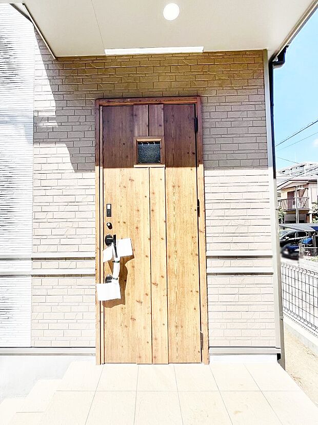 大切な家族、来客を出迎える玄関。