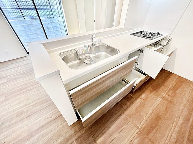 使いやすさを優先したスライド式収納タイプ!