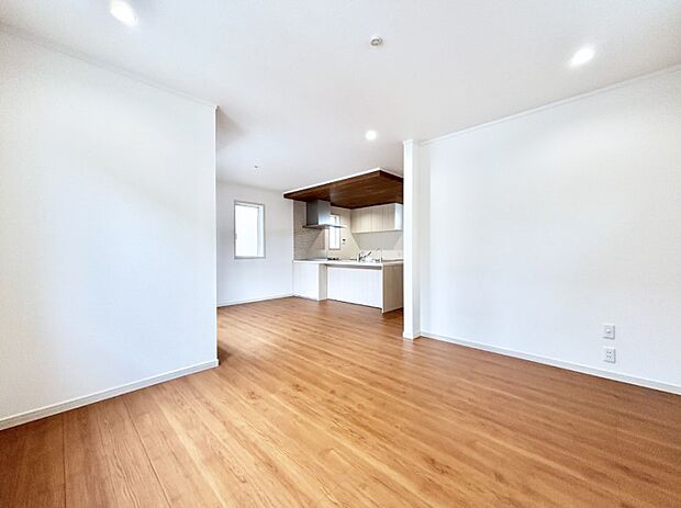 17.5帖リビング。食事スペースとくつろぎスペースを使い分けしやすいプランニング。