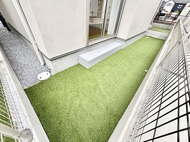 ガーデニングや家庭菜園も楽しめるお庭付き。